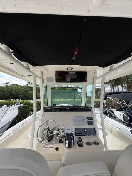 2021 Boston Whaler 330 Outrage