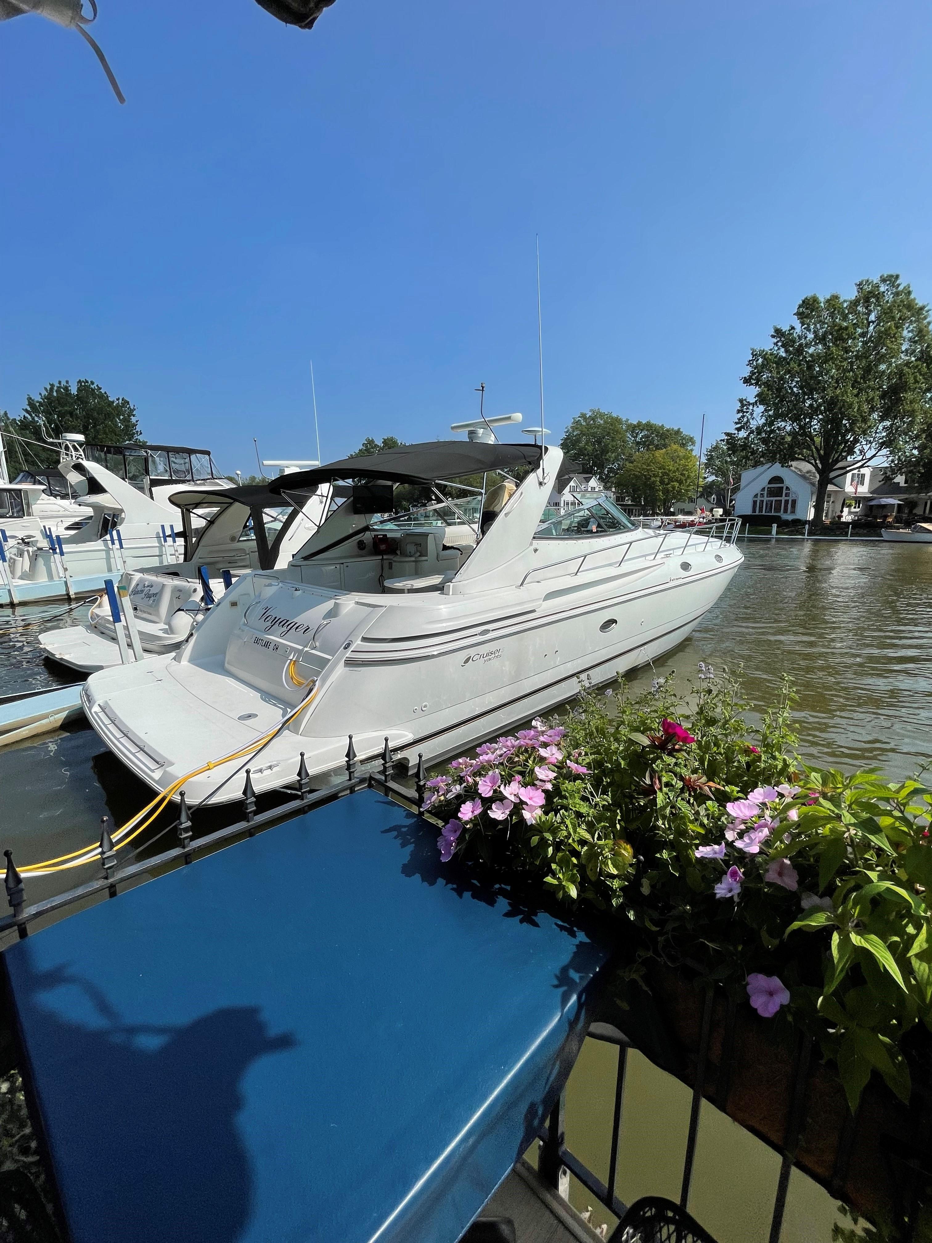 2002 cruisers yachts 4270 for sale