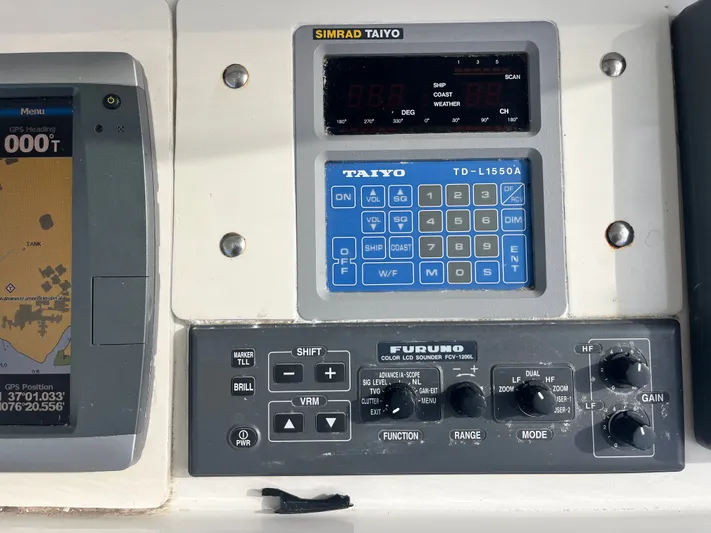 Series 60, Repainted Yacht Photos Pics Navigation systems on a 2000 Ocean Yachts 48 Convertible.