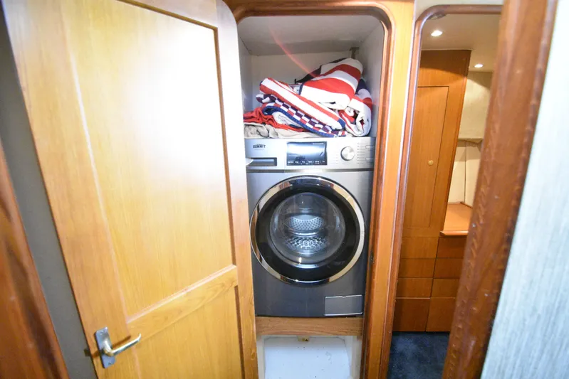 Series 60, Repainted Yacht Photos Pics Washing machine in Ocean Yachts 48 Convertible, year 2000.