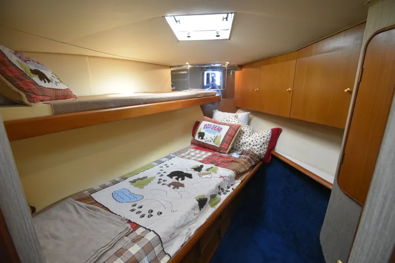 Series 60, Repainted Yacht Photos Pics Interior of 2000 Ocean Yachts 48 Convertible with bunk bed.