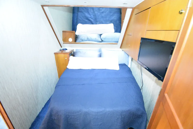 Series 60, Repainted Yacht Photos Pics Bedroom in Ocean Yachts 48 Convertible, year 2000.