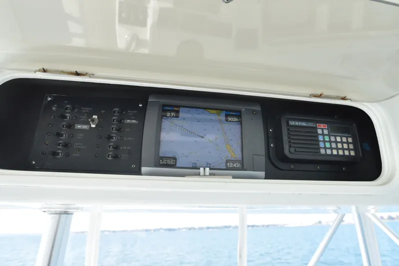 Series 60, Repainted Yacht Photos Pics Navigation system of 2000 Ocean Yachts 48 Convertible.