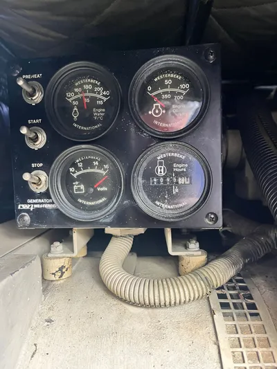 Series 60, Repainted Yacht Photos Pics 