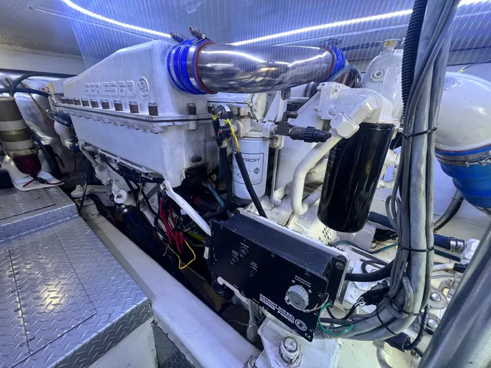 Series 60, Repainted Yacht Photos Pics 