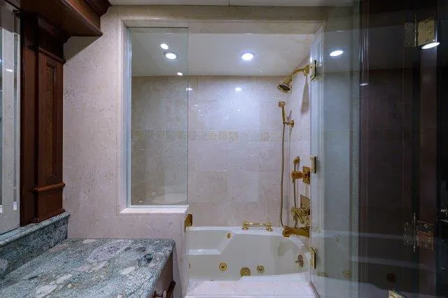 Uh Oh Yacht Photos Pics 