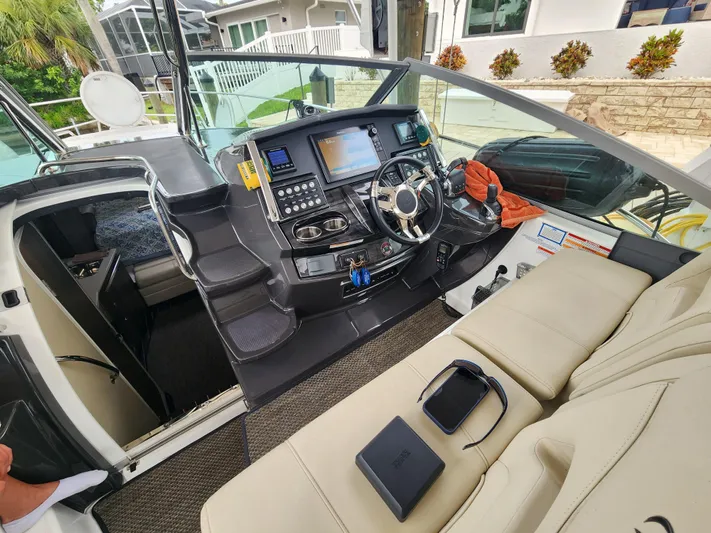  Yacht Photos Pics 2017 MONTEREY 355SY - Image 10