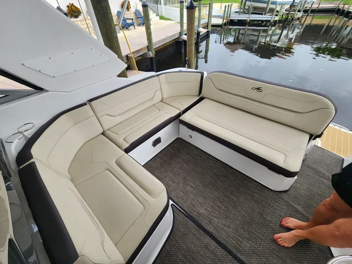  Yacht Photos Pics 2017 MONTEREY 355SY - Image 7