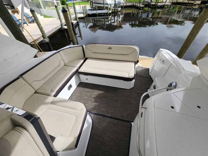  Yacht Photos Pics 2017 MONTEREY 355SY - Image 9