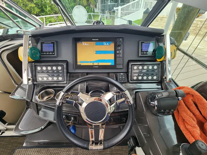  Yacht Photos Pics 2017 MONTEREY 355SY - Image 11