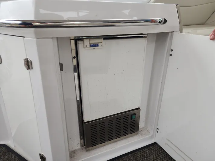  Yacht Photos Pics 2017 MONTEREY 355SY - Image 22