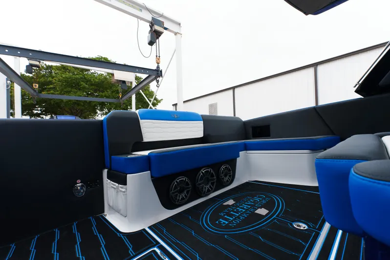  Yacht Photos Pics Manufacturer Provided Image