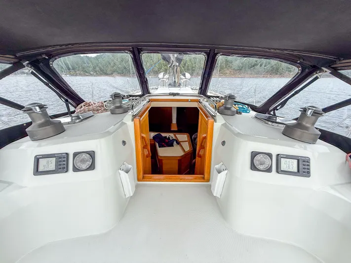 Ulrica Yacht Photos Pics Cockpit view of 1997 Sabre 402 sailboat with open cabin entrance.