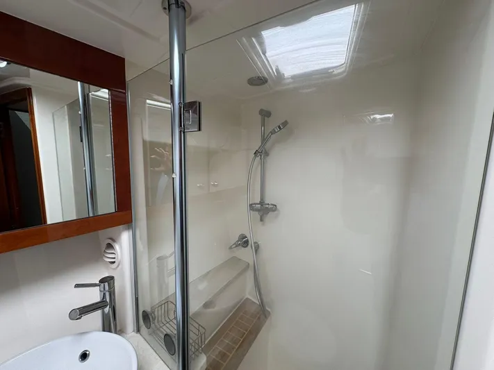  Yacht Photos Pics 2016 RIVIERA 43 FLY - Image 38