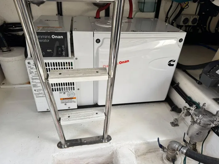  Yacht Photos Pics 2016 RIVIERA 43 FLY - Image 20