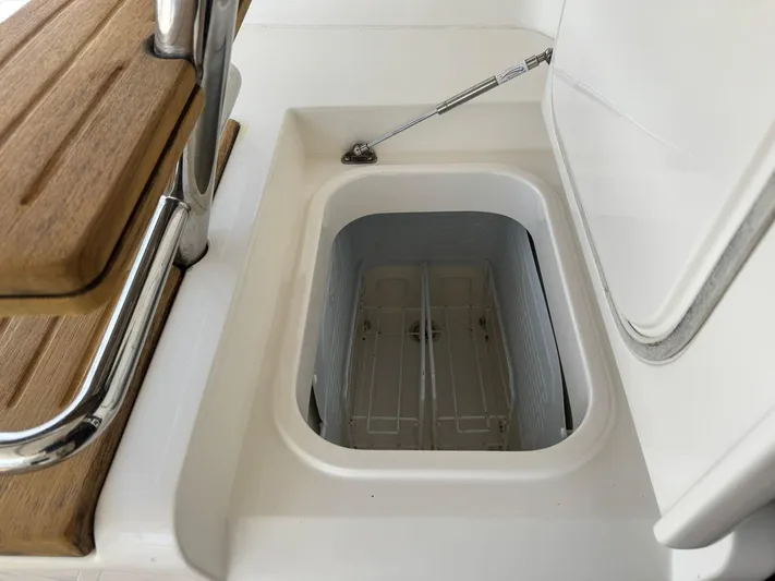  Yacht Photos Pics 2016 RIVIERA 43 FLY - Image 24