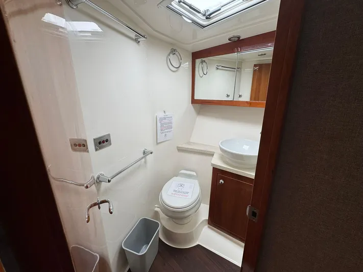  Yacht Photos Pics 2016 RIVIERA 43 FLY - Image 37