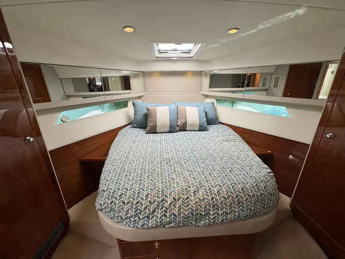  Yacht Photos Pics 2016 RIVIERA 43 FLY - Image 34