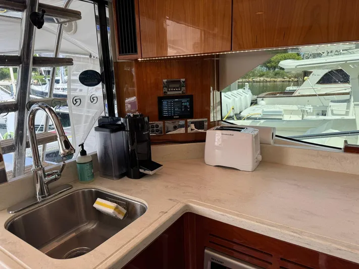  Yacht Photos Pics 2016 RIVIERA 43 FLY - Image 58