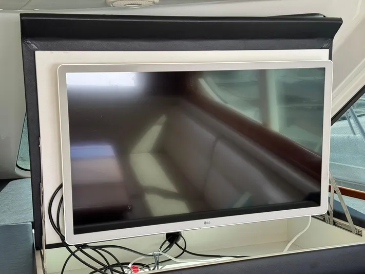  Yacht Photos Pics 2016 RIVIERA 43 FLY - Image 57