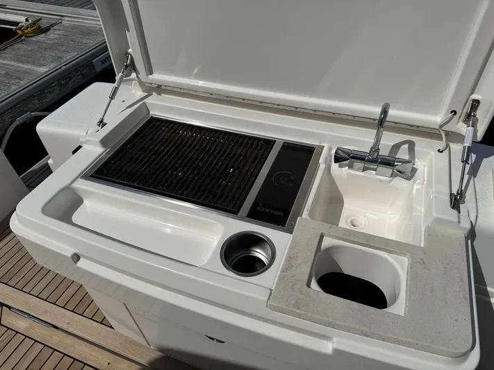  Yacht Photos Pics 2016 RIVIERA 43 FLY - Image 18