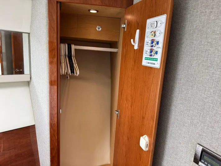  Yacht Photos Pics 2016 RIVIERA 43 FLY - Image 36