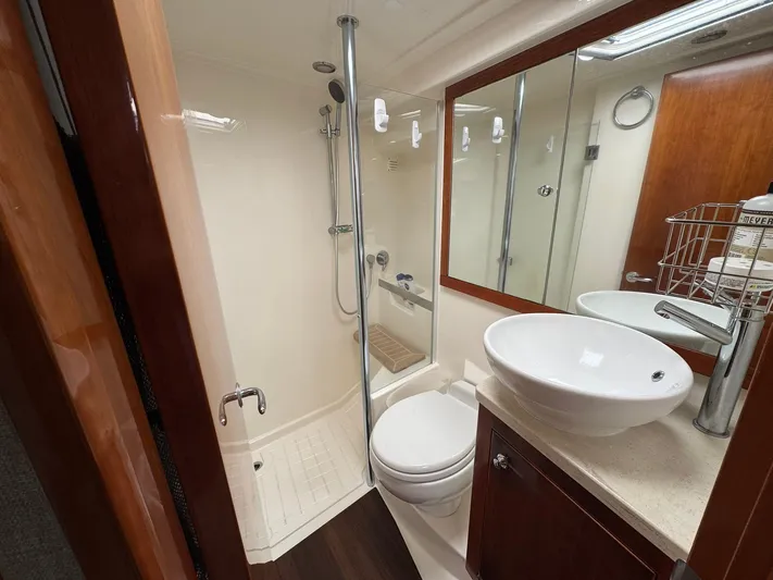  Yacht Photos Pics 2016 RIVIERA 43 FLY - Image 35