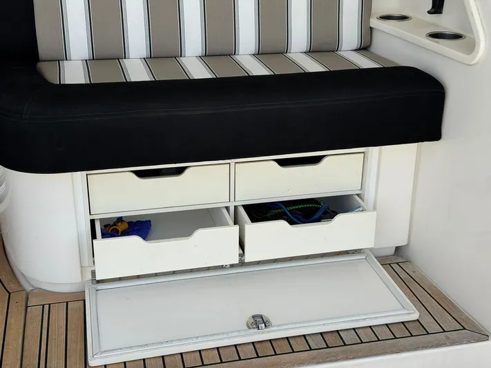  Yacht Photos Pics 2016 RIVIERA 43 FLY - Image 64