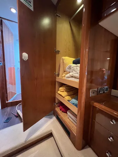  Yacht Photos Pics 2016 RIVIERA 43 FLY - Image 46