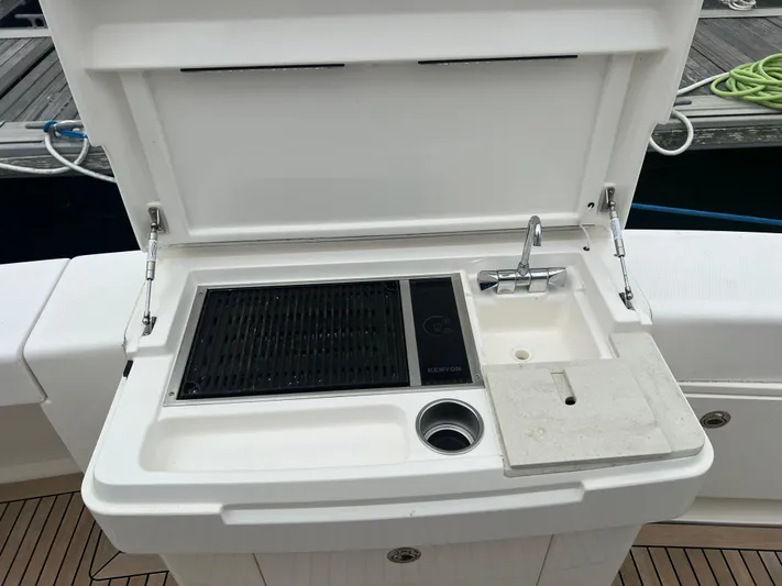  Yacht Photos Pics 2016 RIVIERA 43 FLY - Image 74