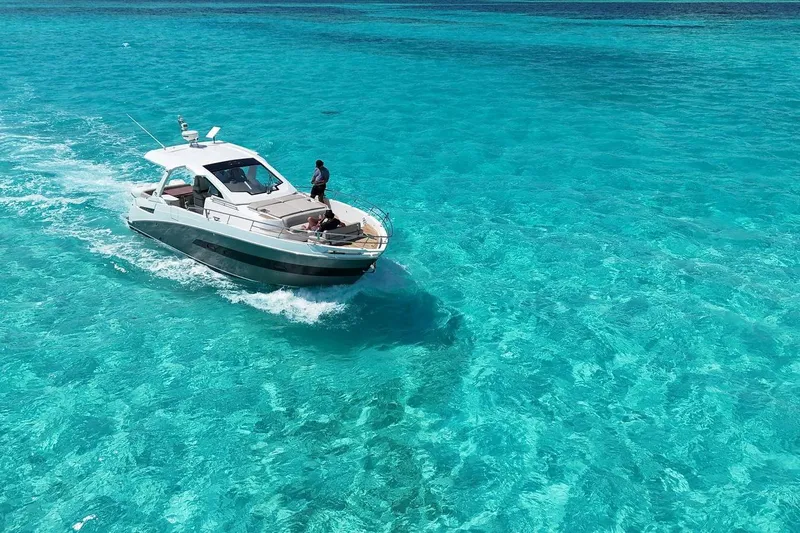 2017 Azimut Verve 40 @ Cancun Yacht Photos Pics 2017 Azimut Verve 40 yacht cruising on clear turquoise waters.