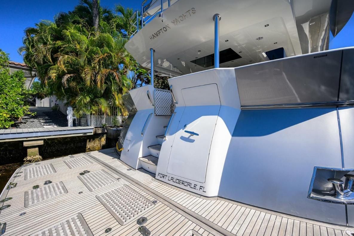 2014 Hampton 83 