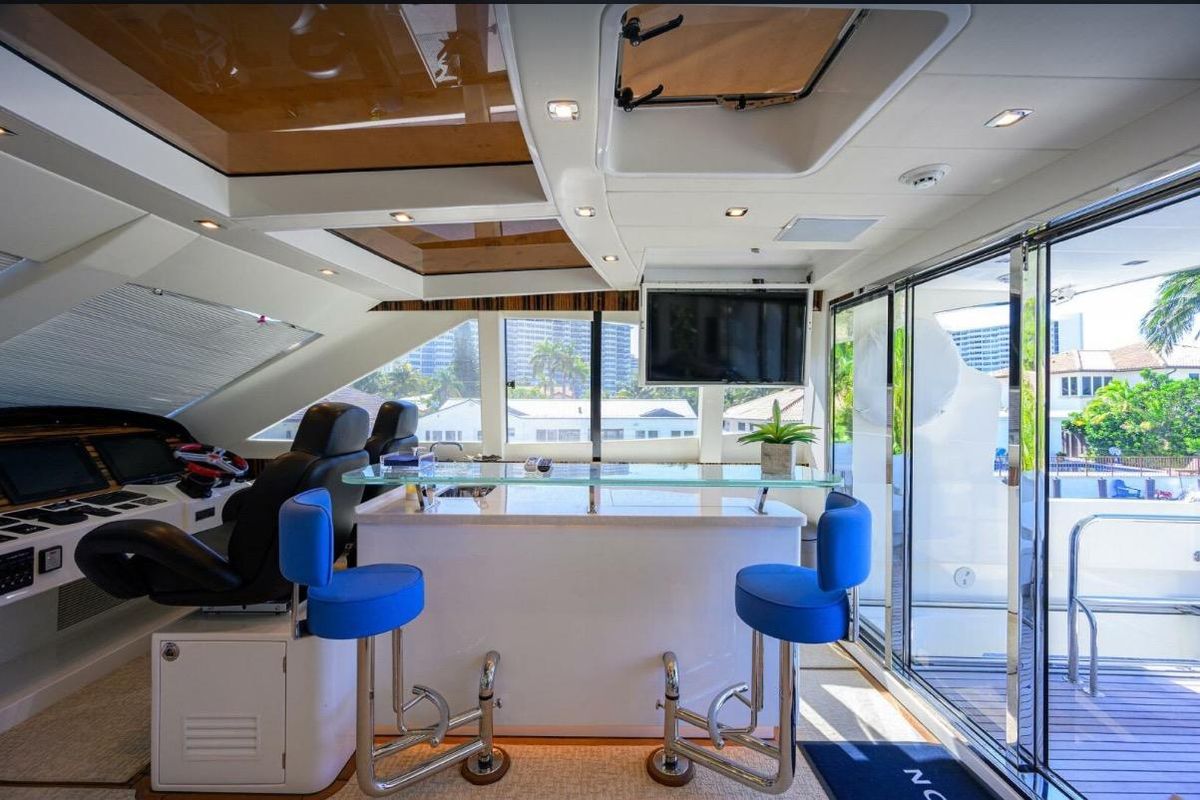 2014 Hampton 83 