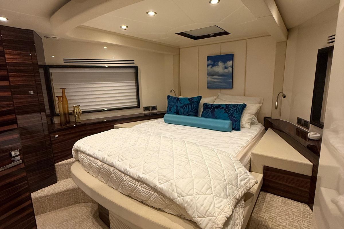 2014 Hampton 83 