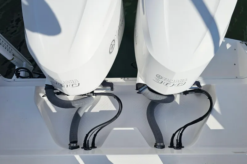  Yacht Photos Pics Twin Yamaha 300 engines on a 2021 Everglades 273 Center Console boat.