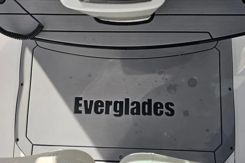  Yacht Photos Pics Everglades 273 Center Console 2021 boat deck with logo and water droplets.