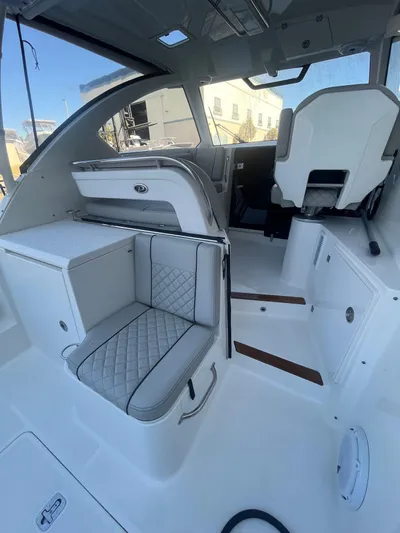  Yacht Photos Pics 2022 Pursuit 325 Os - Image 19