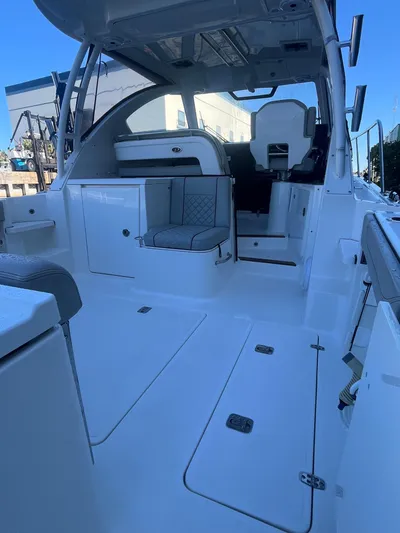  Yacht Photos Pics 2022 Pursuit 325 Os - Image 7