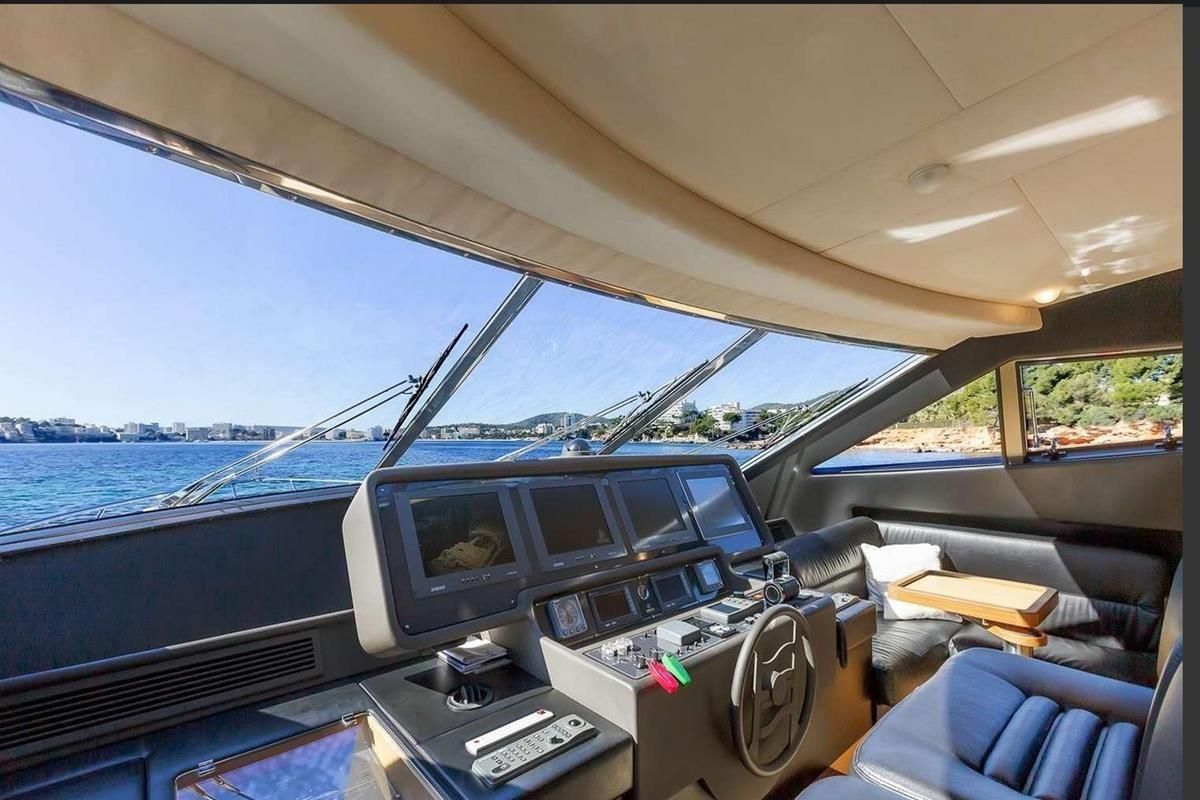 2005 Ferretti Yachts 73 