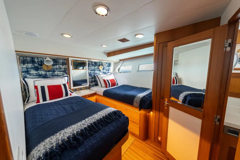 Beth Ann Yacht Photos Pics Guest Twin