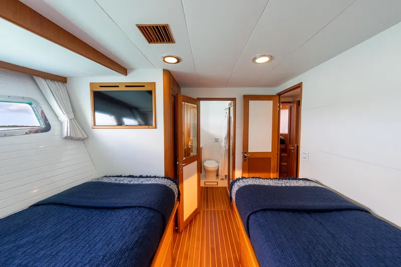 Beth Ann Yacht Photos Pics Guest Twin