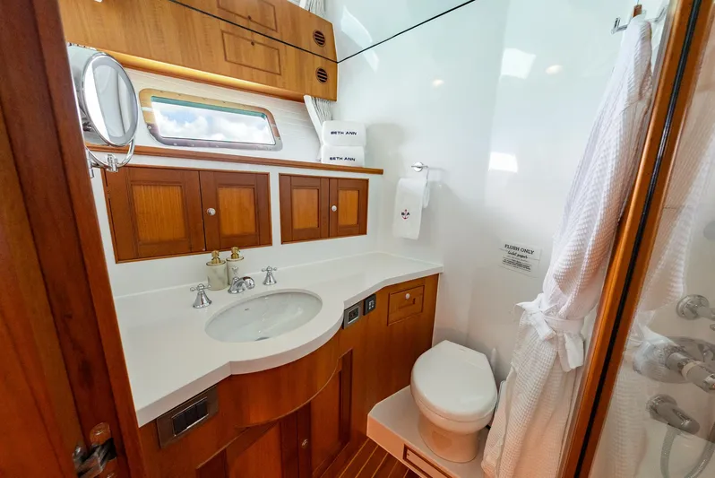 Beth Ann Yacht Photos Pics Guest Twin Head