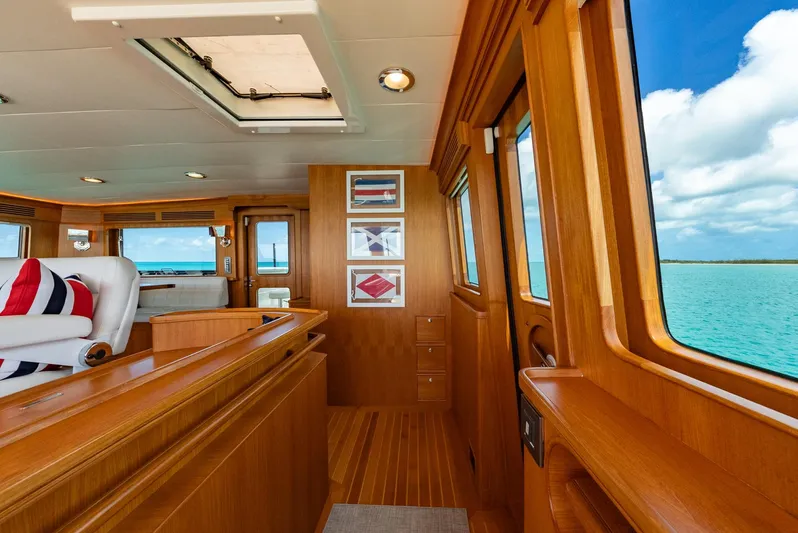 Beth Ann Yacht Photos Pics Pilothouse Sky Lounge