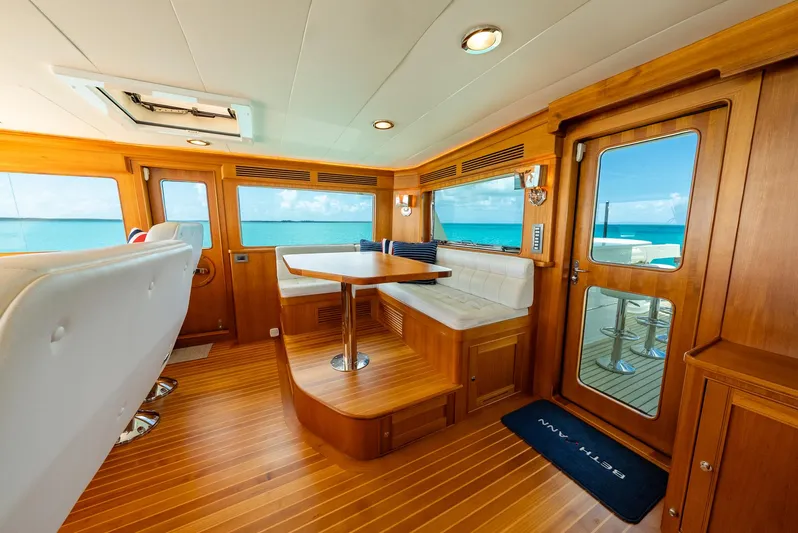 Beth Ann Yacht Photos Pics Sky Lounge Settee