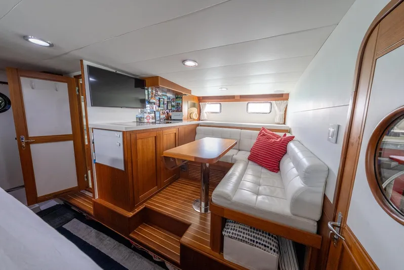 Beth Ann Yacht Photos Pics Crew Quarter Dinette