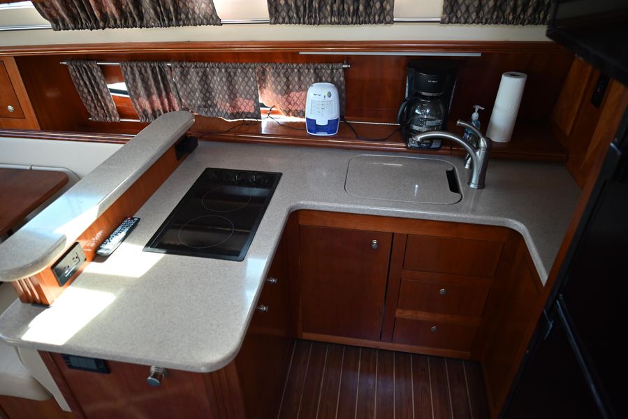 2004 Cruisers Yachts 405 Express Motoryacht