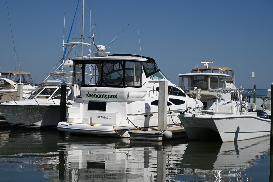 2004 Cruisers Yachts 405 Express Motoryacht