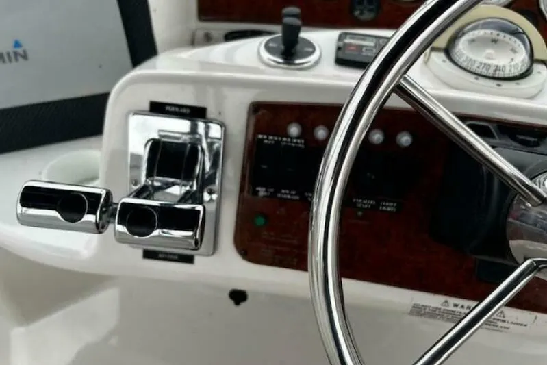  Yacht Photos Pics 2004 Silverton 35 Motor Yacht helm with chrome controls and steering wheel.