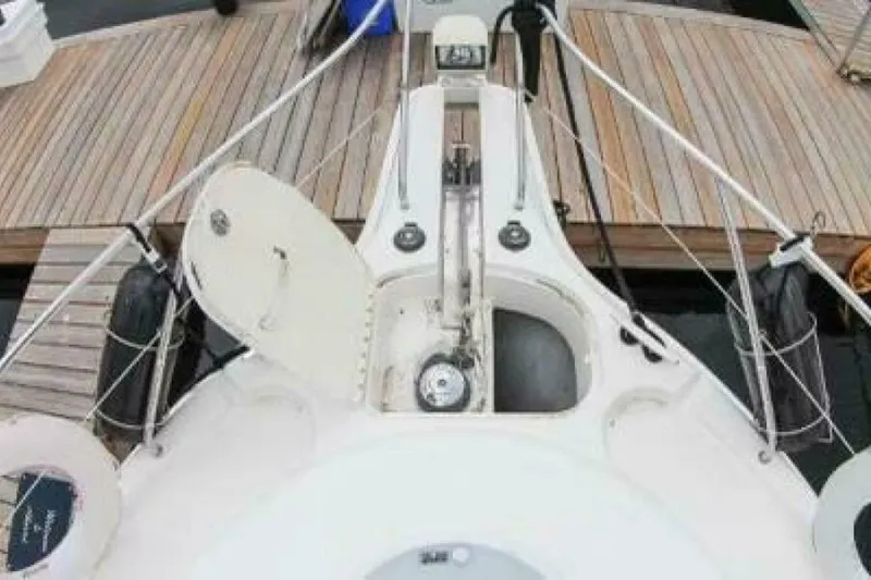  Yacht Photos Pics 2004 Silverton 35 Motor Yacht bow with open hatch at dock.