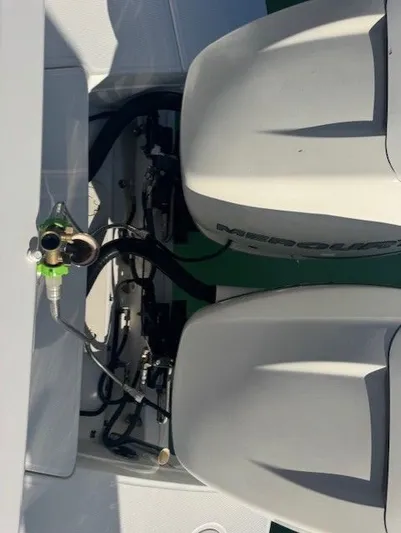  Yacht Photos Pics Boston Whaler 320 Vantage 2016 with Mercury engines, top view.